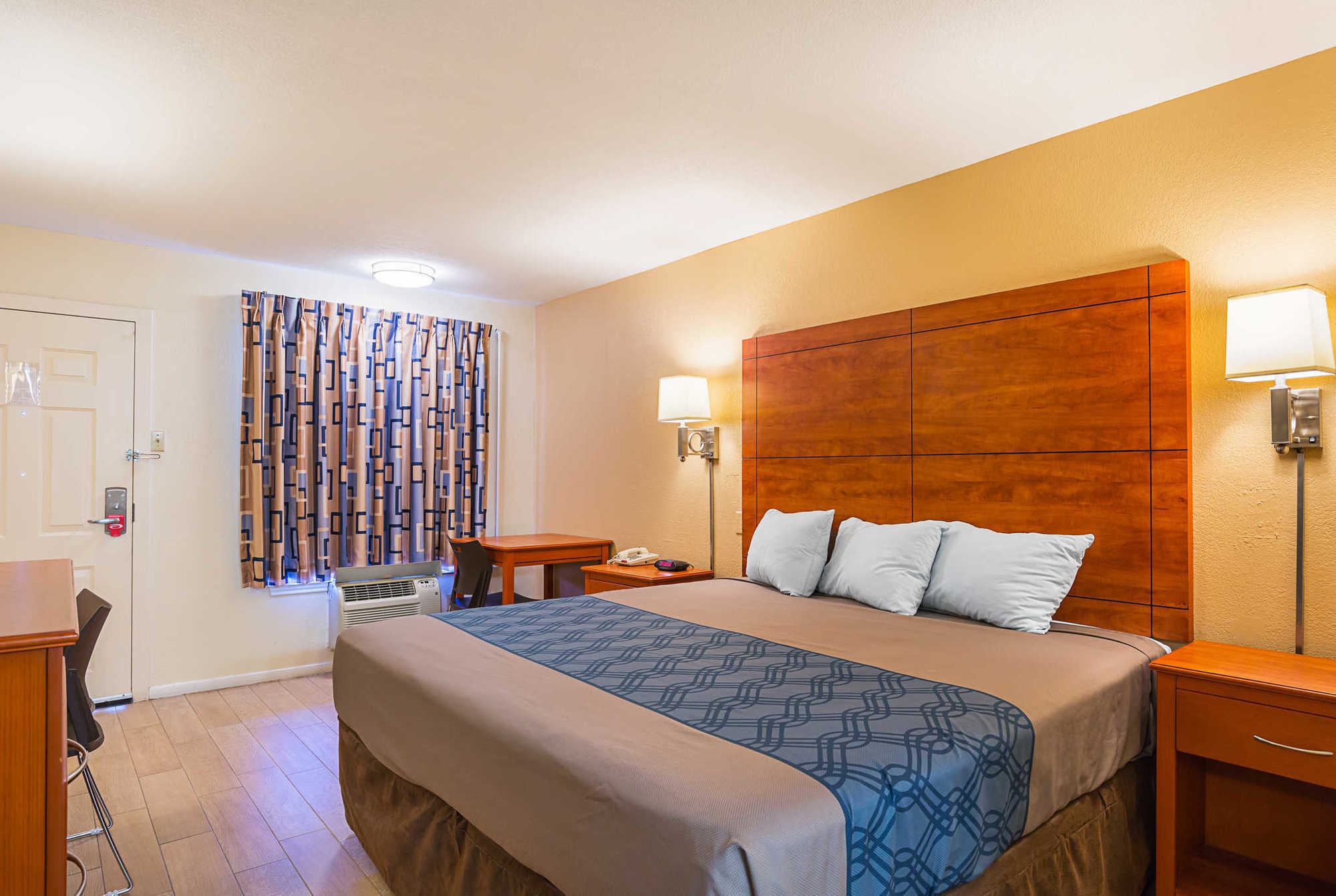 Econo Lodge Huntsville- University Area Номер фото