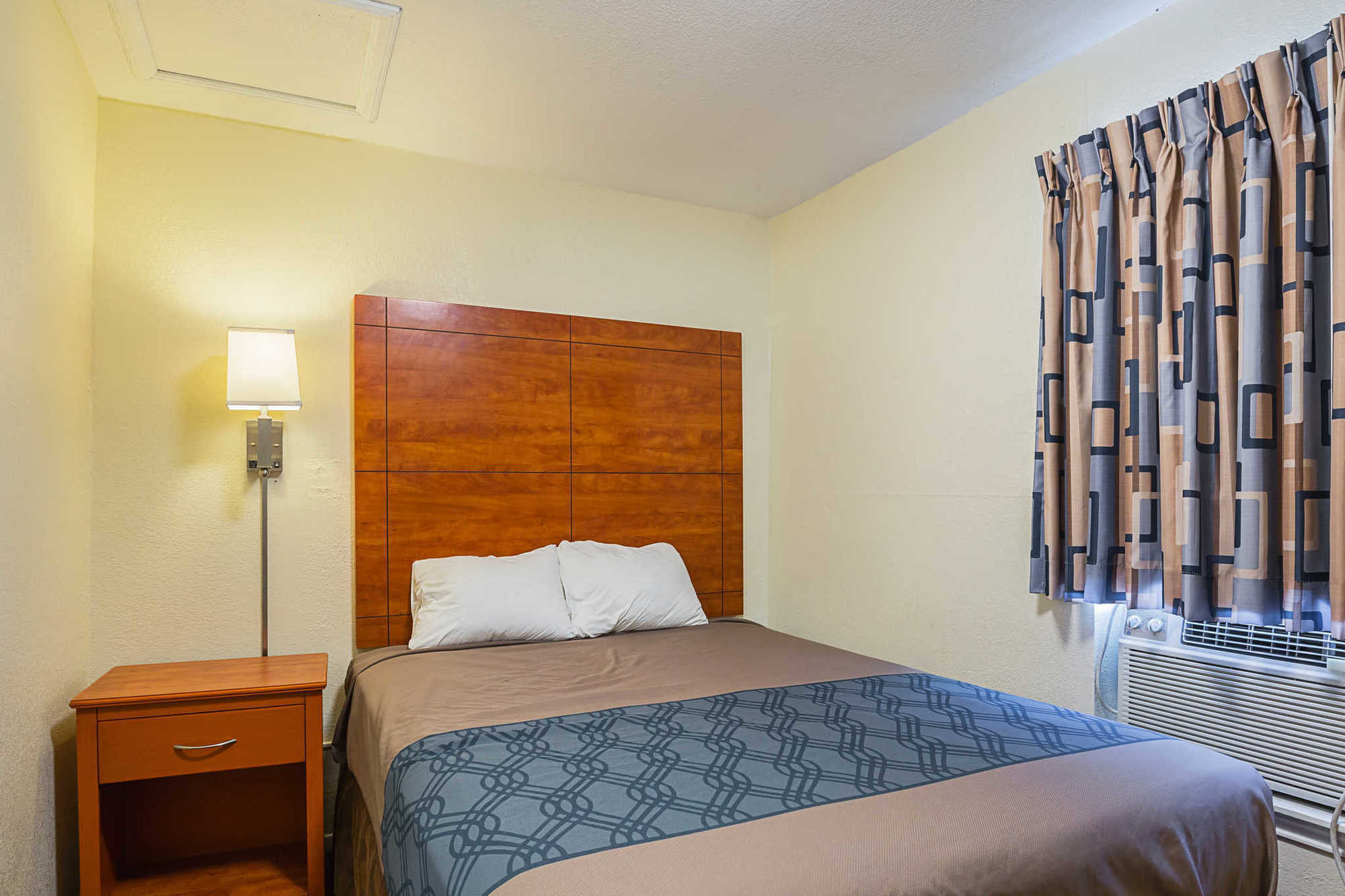 Econo Lodge Huntsville- University Area Номер фото