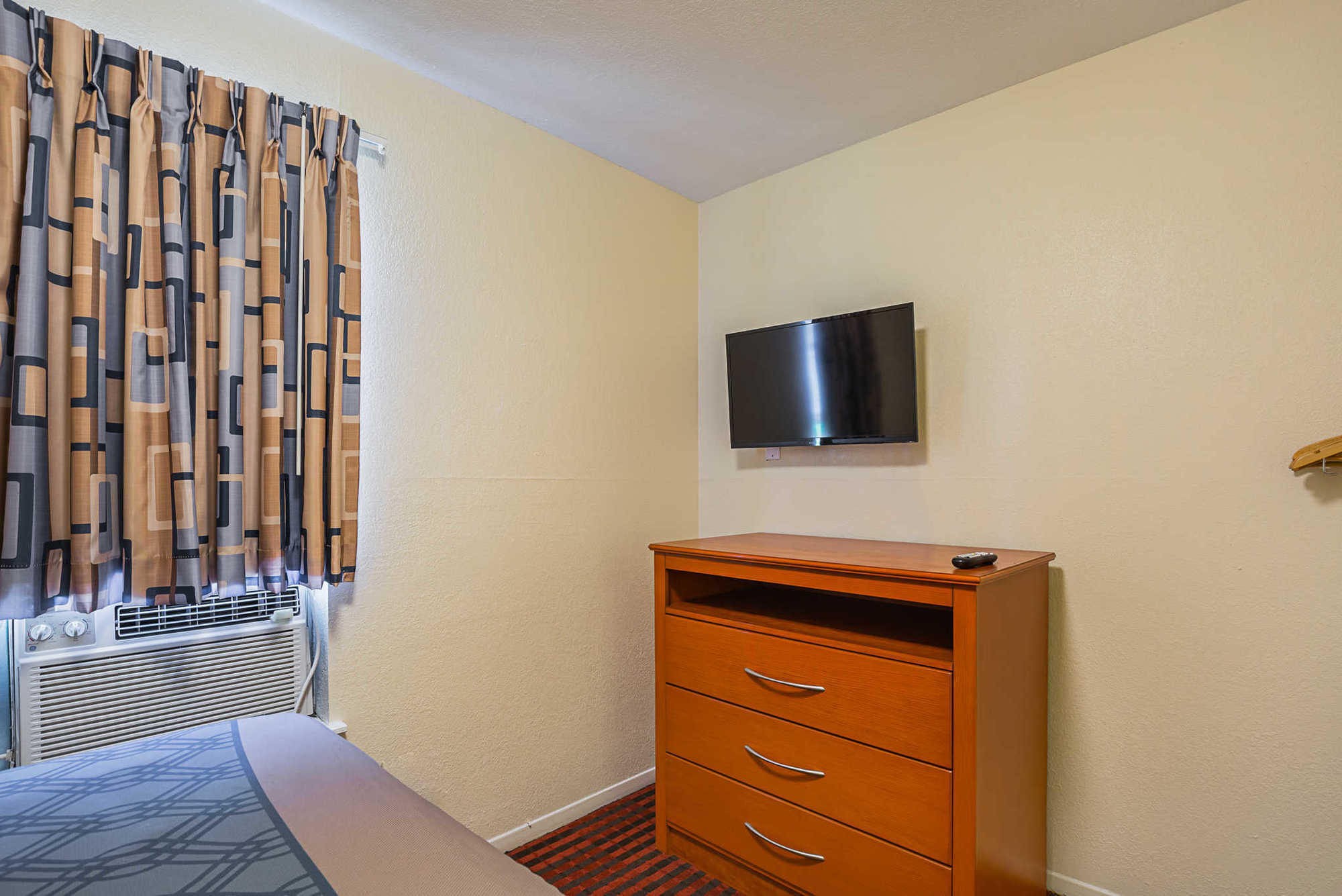 Econo Lodge Huntsville- University Area Номер фото